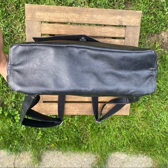 NWOT Thirty-One Black Faux Leather Backpack - Picture 5 of 12